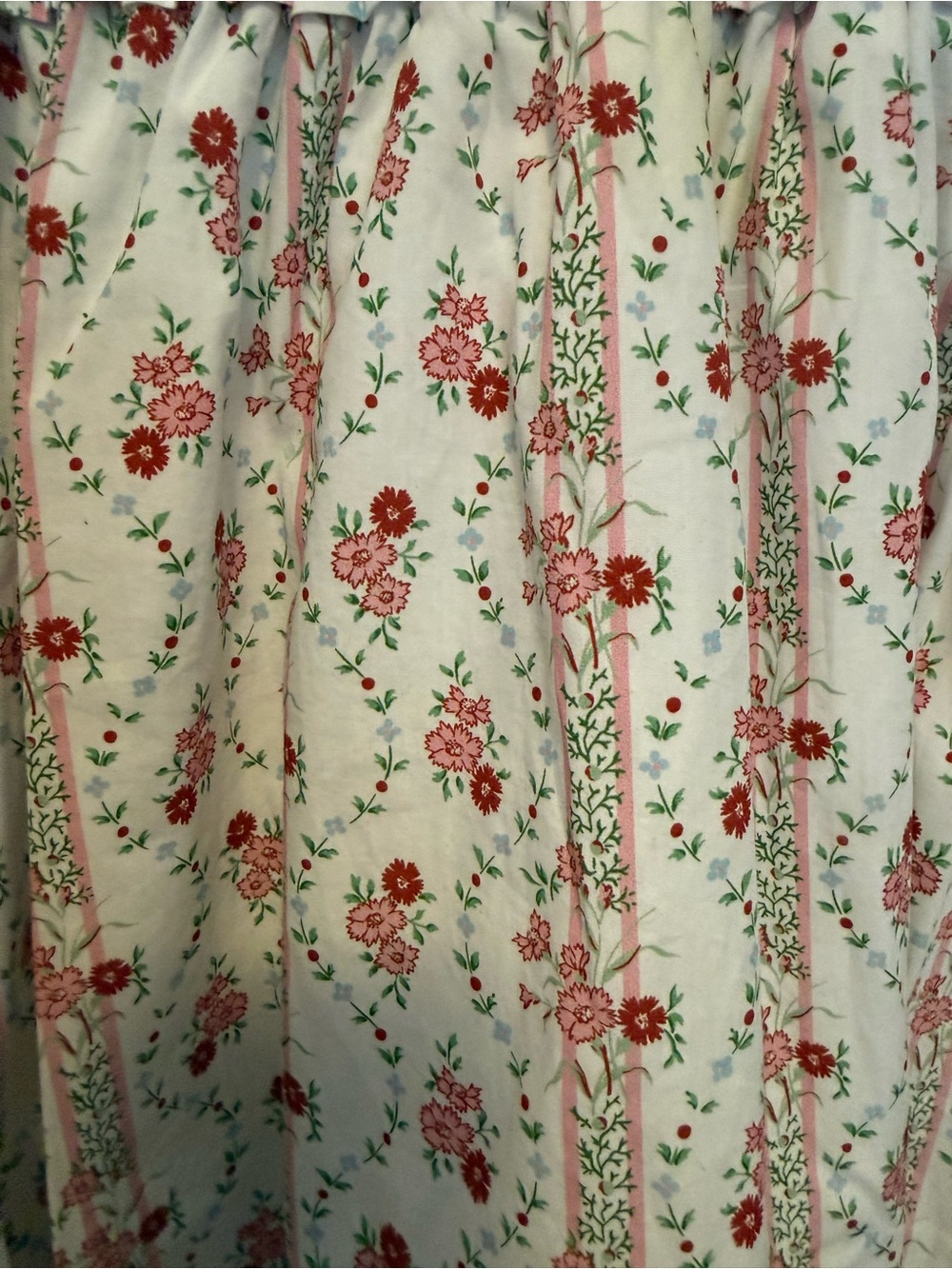 Hill House Delphine Nap Skirt in Pink Vine Floral Smocked Waist - Picture 2 of 3